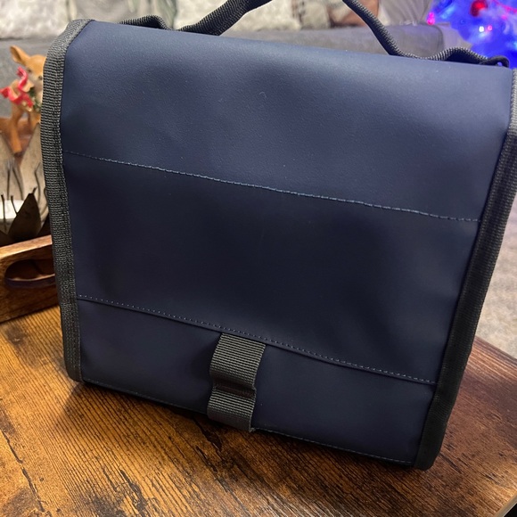 *** SOLD ***. Yeti Daytrip Lunch Box - Picture 6 of 12